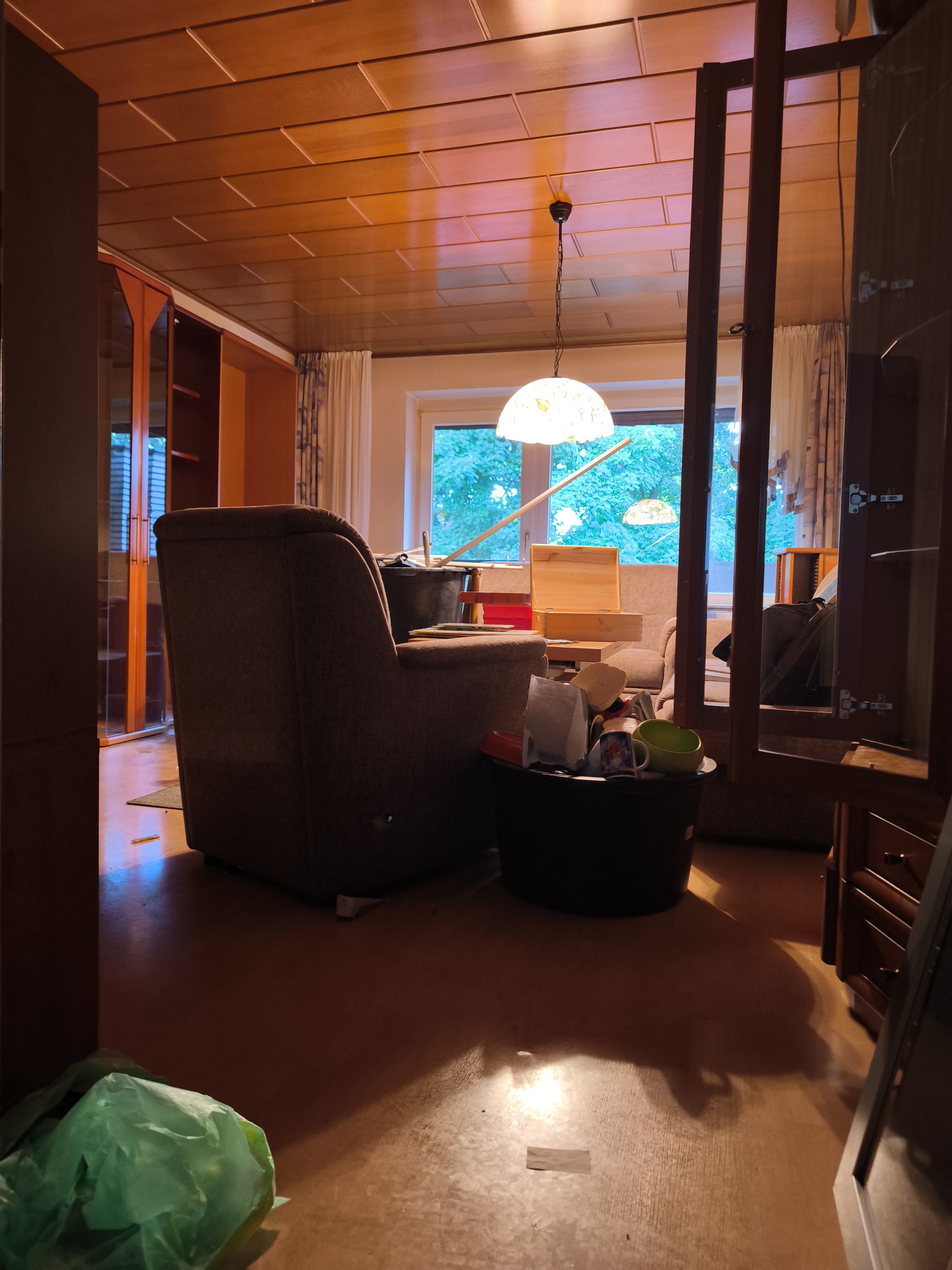 Wohnzimmer vor der Entrümpelung